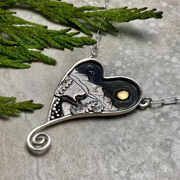 Full moon landscape heart necklace - Picture 4 of 5